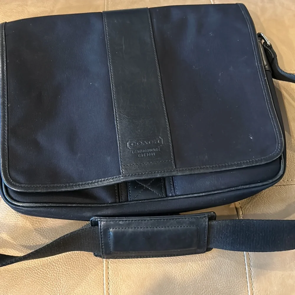 Coach, canvas with leather crossbag messenger bag with very sturdy metal closur - Picture 1 of 13